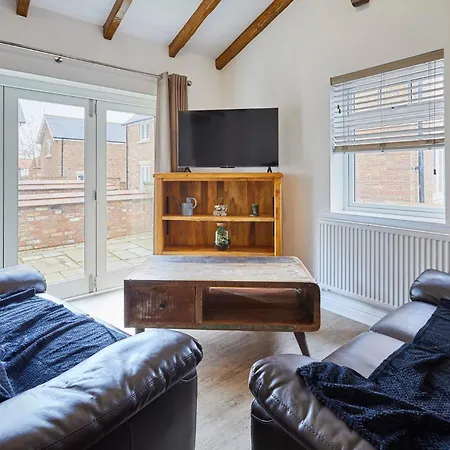 Host & - Jubilee Close *