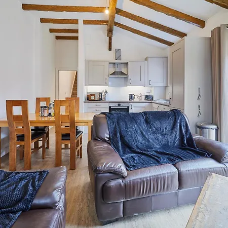 Host & - Jubilee Close * Hunmanby