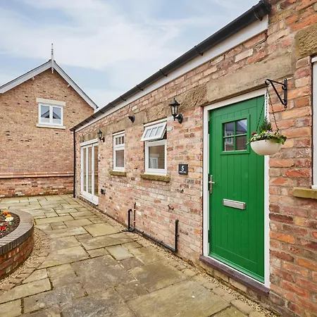 Host & - Jubilee Close *